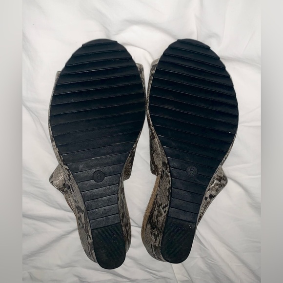 Boutique by CORKYS faux snakeskin calypso peep toe wedges women’s shoes size 6 - Picture 10 of 10
